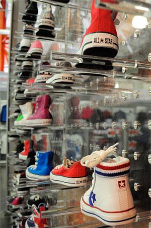 converse-stand-display-design